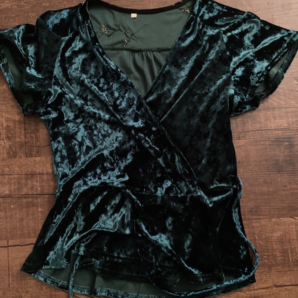 Unbranded Dark Green Crushed Velvet Wrap Top Size Small with Embroidered Florals
